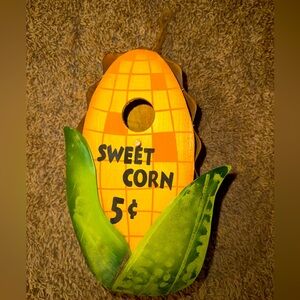 Corn cob bird house